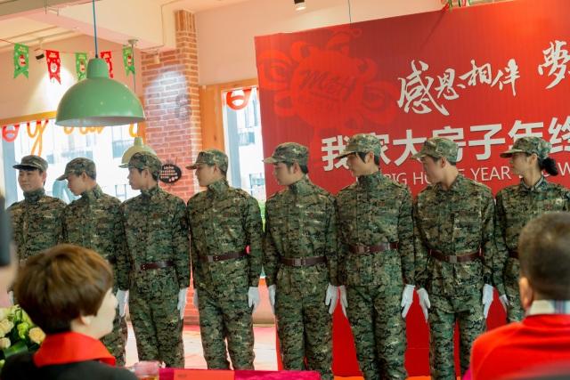 Kimi和双胞胎做蛋糕做得太多了,陈若仪把蛋糕当早餐吃